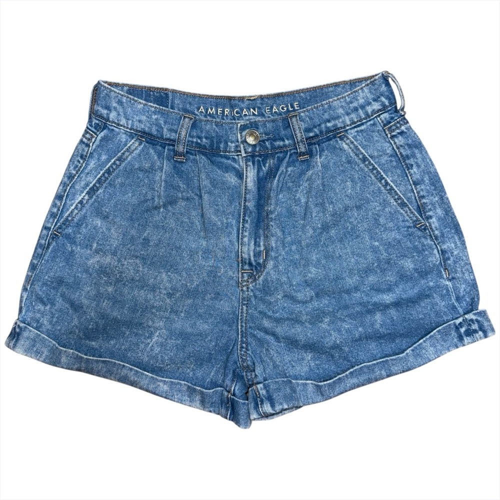 American Eagle High Waisted Pleated Mom Jean Shorts Rolled Hem Light Wash Size 2